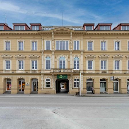 Eee Hotel Perg Esterno foto