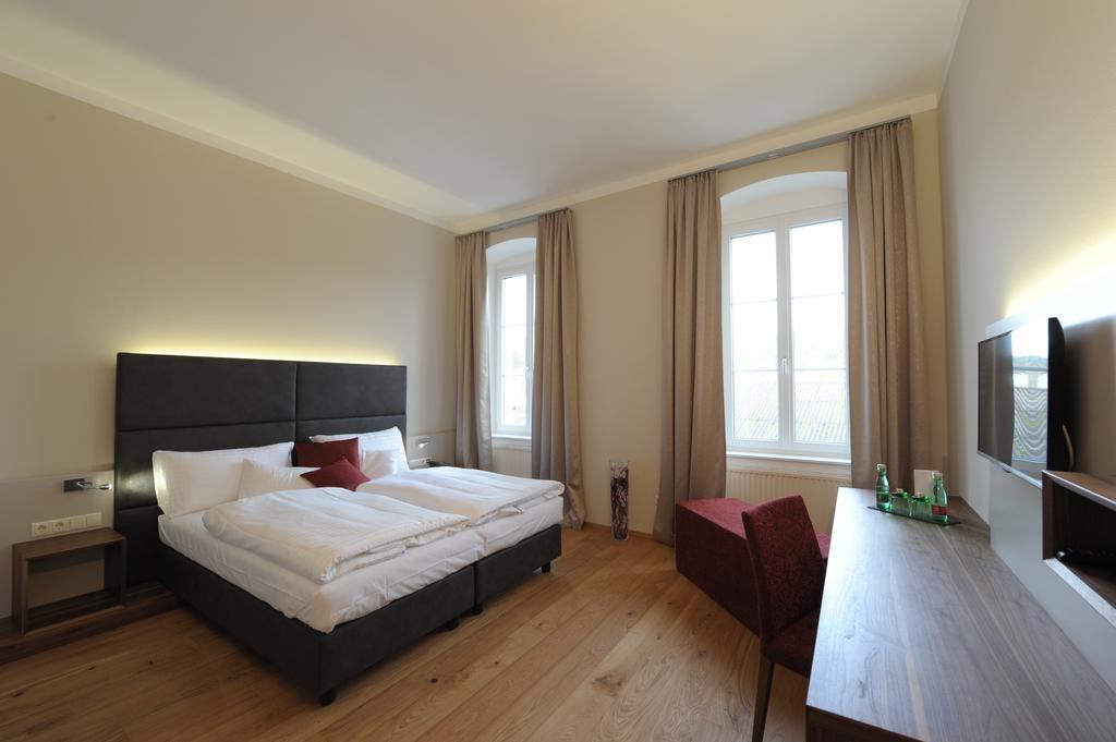 Eee Hotel Perg Esterno foto