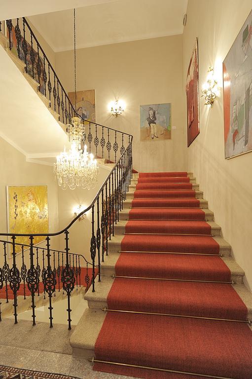 Eee Hotel Perg Esterno foto